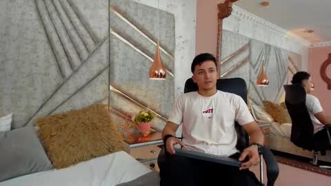 Snapshot of brandoncolee chatting on 01-20-25, 12:18 BrandonCole online show from 01-20-25, 12:18