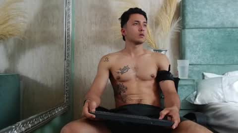 Snapshot of brandoncolee chatting on 02-02-25, 06:53 BrandonCole online show from 02-02-25, 06:53