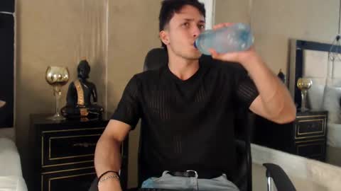 Snapshot of brandoncolee chatting on 02-06-25, 01:10 BrandonCole online show from 02-06-25, 01:10