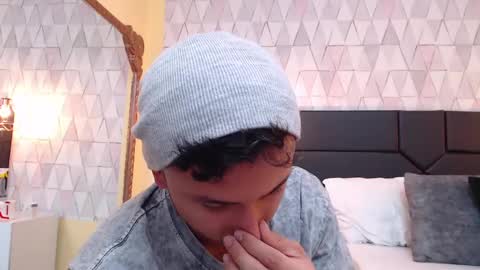 Snapshot of brandoncolee chatting on 02-08-25, 06:33 BrandonCole online show from 02-08-25, 06:33