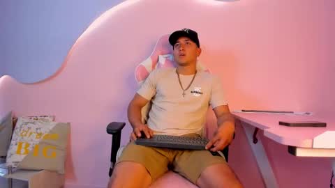 Snapshot of brandoncolee chatting on 01-10-26, 12:18 BrandonCole online show from 01-10-26, 12:18