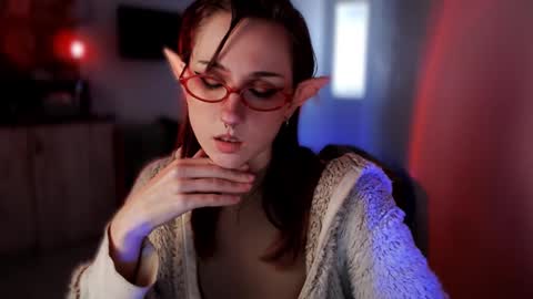 Snapshot of brandy_queen chatting on 11-23-25, 12:27 Aurorabut ur dad just calls me Rory online show from 11-23-25, 12:27