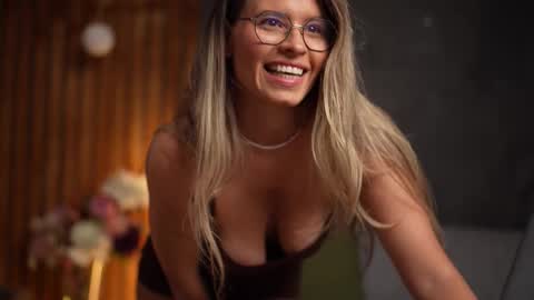 Snapshot of brandywhite chatting on 10-09-25, 04:10 Alex online show from 10-09-25, 04:10