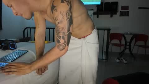 Instagram             twitter BRAN LOPEZ  online show from 09-10-25, 12:43