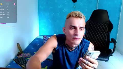 Snapshot of bray_hotboy chatting on 03-02-25, 03:59 Bray Hotboy online show from 03-02-25, 03:59