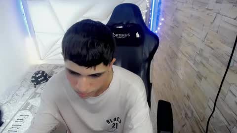 Snapshot of brayan_lopezz chatting on 12-04-24, 06:50 BRAYAN online show from 12-04-24, 06:50