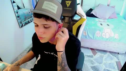 Snapshot of brayan_lopezz chatting on 01-27-25, 06:41 BRAYAN online show from 01-27-25, 06:41