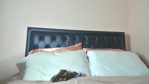 Snapshot of breads chatting on 12-18-25, 07:31 Harris online show from 12-18-25, 07:31