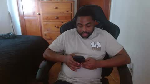 Snapshot of breadw1nnah chatting on 11-01-25, 11:18 Breadw1nnah online show from 11-01-25, 11:18