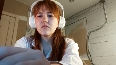 Snapshot of breannedevier chatting on 02-27-26, 09:09 Dina online show from 02-27-26, 09:09