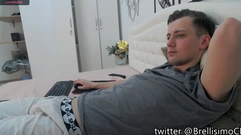 Snapshot of brell_line chatting on 03-02-25, 10:05 Brelland online show from 03-02-25, 10:05