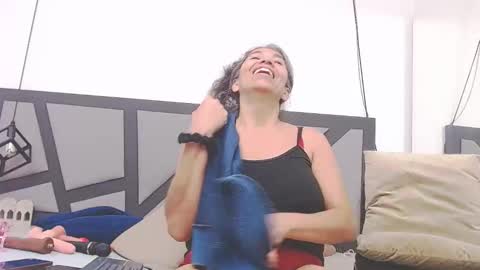 BRENDA VELASQUEZ online show from 10-24-25, 07:43