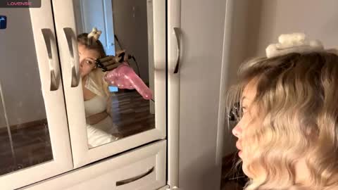 Snapshot of brendelle chatting on 04-21-26, 07:47 Mia online show from 04-21-26, 07:47