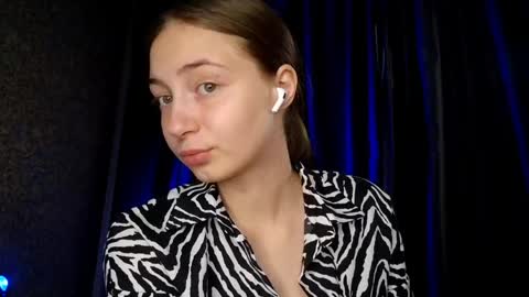 Snapshot of brendelle chatting on 05-19-26, 05:14 Mia online show from 05-19-26, 05:14