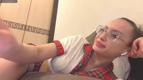 Snapshot of brendelle chatting on 05-29-26, 05:00 Mia online show from 05-29-26, 05:00