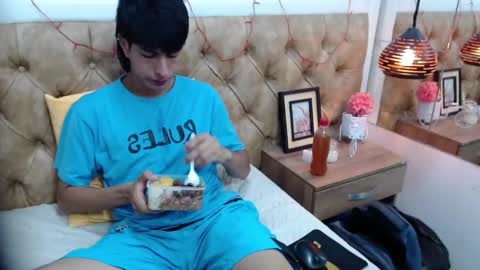 Esteban online show from 02-15-25, 01:42