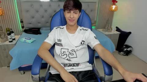 Snapshot of brent18_ chatting on 01-16-26, 02:37 Esteban online show from 01-16-26, 02:37