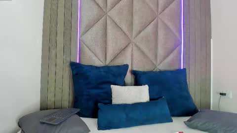 B R I A  online show from 03-08-25, 03:17