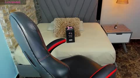 Snapshot of briagalvin chatting on 11-21-25, 07:34 Briana online show from 11-21-25, 07:34