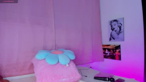 Snapshot of briana11_ chatting on 11-26-25, 05:41 briana11_ online show from 11-26-25, 05:41