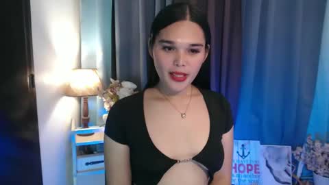 Snapshot of briana_sinclaire chatting on 04-27-26, 04:10 Claire online show from 04-27-26, 04:10