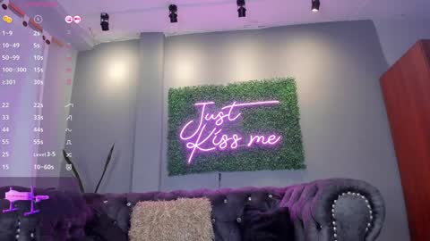 Snapshot of brianathompson chatting on 01-29-25, 10:11 BRIANA online show from 01-29-25, 10:11