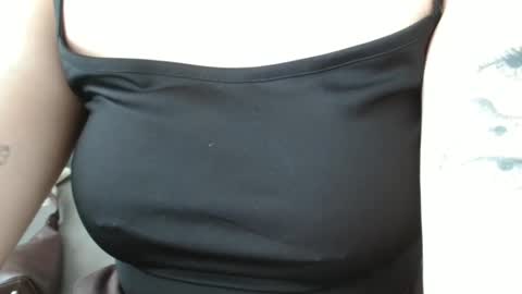 Snapshot of brianna_anny chatting on 06-01-26, 09:33 shiny smile online show from 06-01-26, 09:33