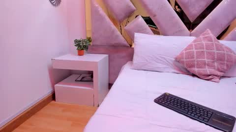 Brianna  online show from 11-30-25, 09:08