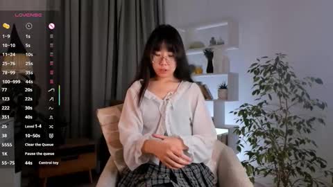 Hanna online show from 11-30-25, 01:09