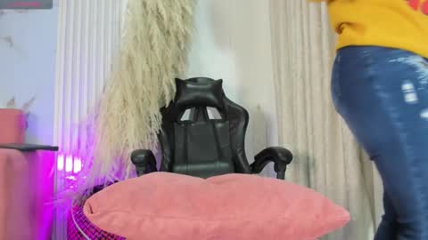 Snapshot of bridgetrodriguez chatting on 09-21-25, 11:45 online show from 09-21-25, 11:45