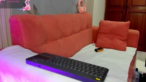 Snapshot of bridgetrodriguez chatting on 11-12-25, 12:27 online show from 11-12-25, 12:27