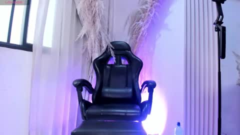 Snapshot of bridgetrodriguez chatting on 11-14-25, 12:37 online show from 11-14-25, 12:37