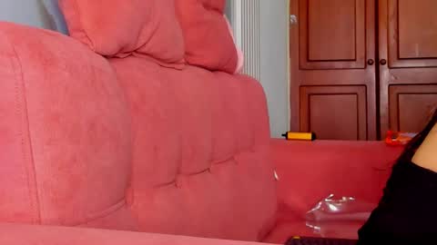 Snapshot of bridgetrodriguez chatting on 11-19-25, 12:05 online show from 11-19-25, 12:05