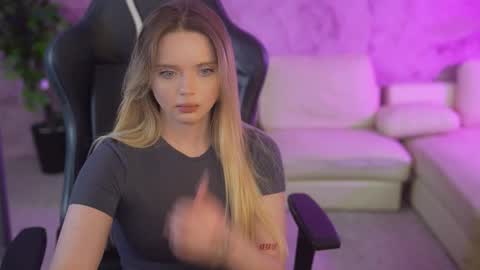 Diamonds Girls online show from 10-17-25, 07:22