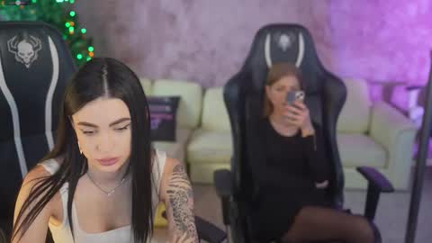 Snapshot of bright_diamonds_054 chatting on 01-16-26, 09:35 Diamonds Girls online show from 01-16-26, 09:35