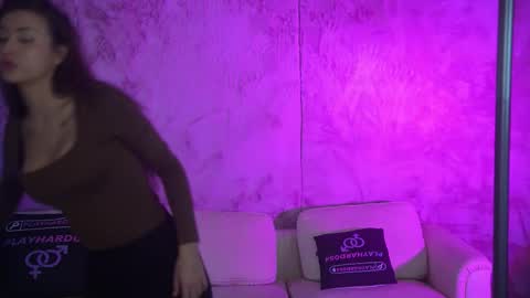 Snapshot of bright_diamonds_054 chatting on 01-17-26, 09:47 Diamonds Girls online show from 01-17-26, 09:47