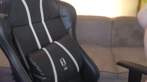 Snapshot of bright_diamonds_054 chatting on 02-19-26, 08:54 Diamonds Girls online show from 02-19-26, 08:54