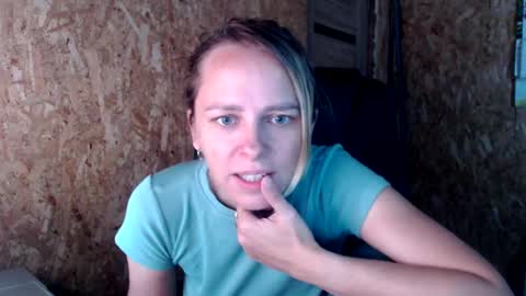 Snapshot of brilliantly chatting on 09-17-25, 07:32 brilliantly online show from 09-17-25, 07:32