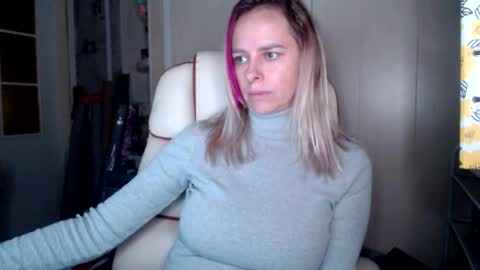 Snapshot of brilliantly chatting on 10-31-25, 08:04 brilliantly online show from 10-31-25, 08:04