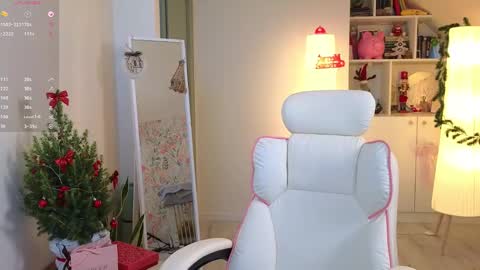 Snapshot of brilliantvictoria chatting on 12-21-24, 12:49 Vi. online show from 12-21-24, 12:49