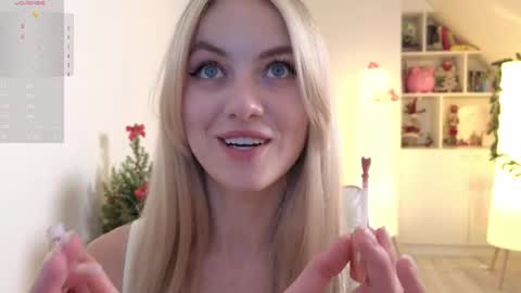 Snapshot of brilliantvictoria chatting on 12-22-24, 12:05 Vi. online show from 12-22-24, 12:05