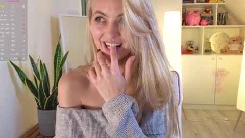 Snapshot of brilliantvictoria chatting on 01-19-25, 03:32 Vi. online show from 01-19-25, 03:32