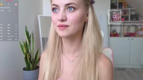 Snapshot of brilliantvictoria chatting on 02-21-25, 01:11 Vi. online show from 02-21-25, 01:11