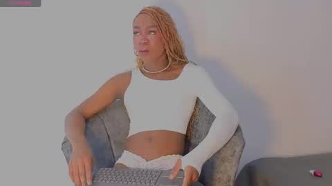 Snapshot of brit_davis chatting on 03-03-26, 02:34 Brit Davis Room online show from 03-03-26, 02:34