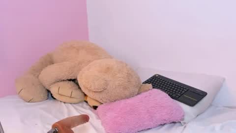 Snapshot of britanylin__ chatting on 11-09-25, 06:44 britanylin__ online show from 11-09-25, 06:44