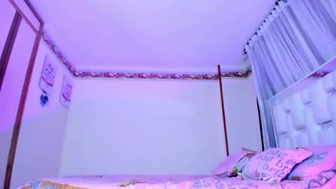 Snapshot of britanyrousee chatting on 02-01-25, 10:44 Emily online show from 02-01-25, 10:44