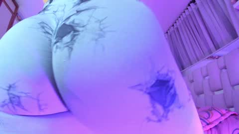 Snapshot of britanyrousee chatting on 02-07-25, 08:20 Emily online show from 02-07-25, 08:20