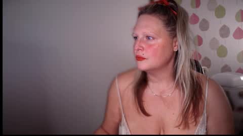 Snapshot of british_bella chatting on 03-03-26, 05:46 British Bella online show from 03-03-26, 05:46