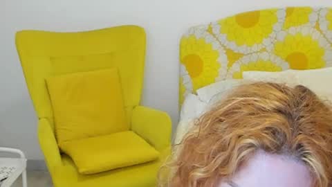 Snapshot of britishmilfpenelope chatting on 05-20-26, 02:51 Penelope online show from 05-20-26, 02:51