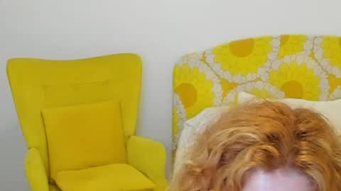 Snapshot of britishmilfpenelope chatting on 06-09-26, 03:07 Penelope online show from 06-09-26, 03:07
